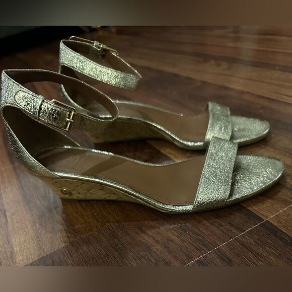 TORY BURCH Elegant Gold Ankle Strap Sandals SIZE 7.5 - Picture 3 of 9